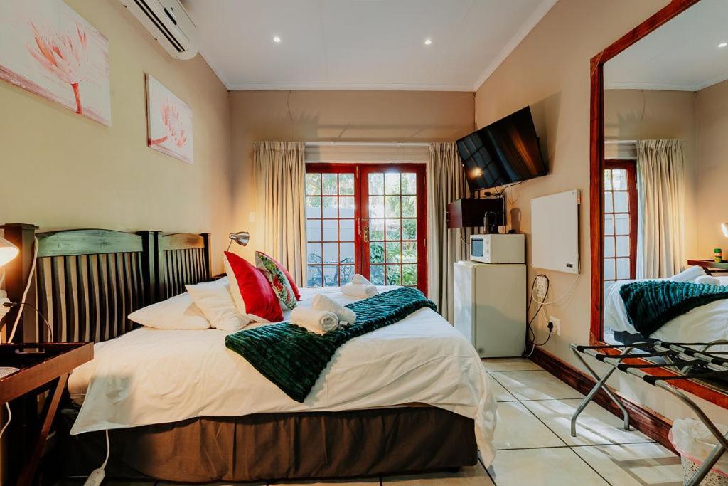 Riverbank Lodge Upington Exterior photo